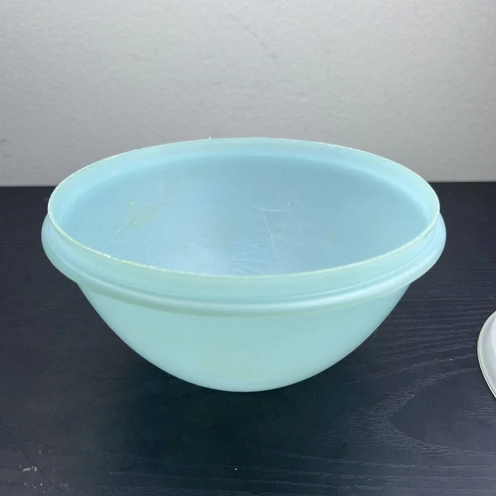 VTG Tupperware Small Light Blue Container 234-19 With White Lid 227-42
